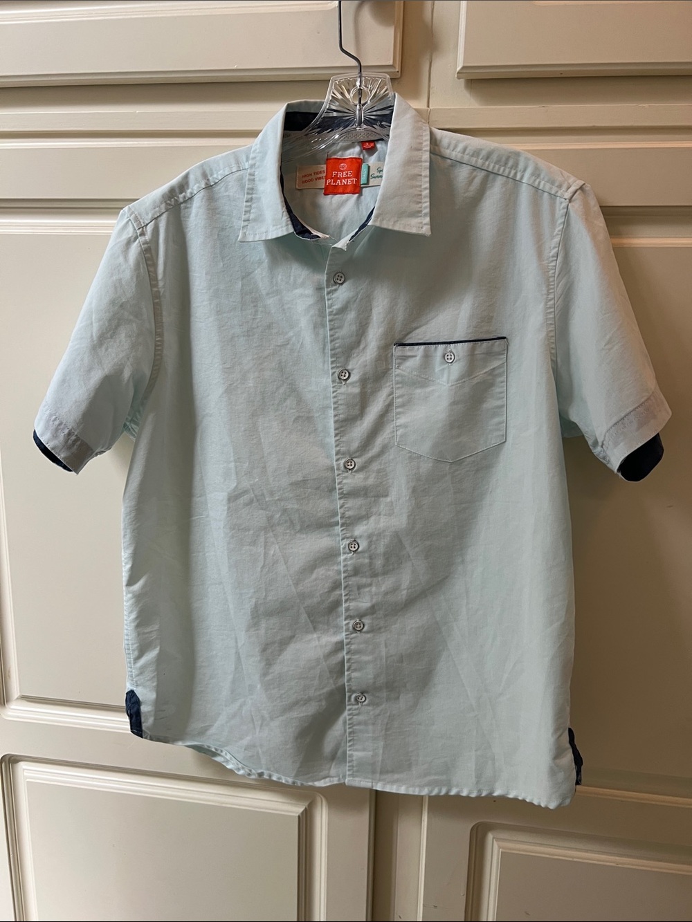 Free Planet Men's Pale Blue Short-Sleeve Button-Down Shirt with Navy Trim